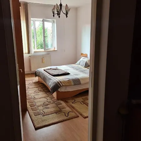 דירה Laura Apartment *