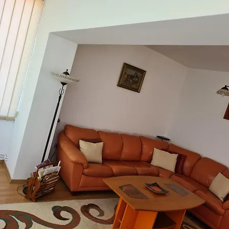 דירה Laura Apartment *