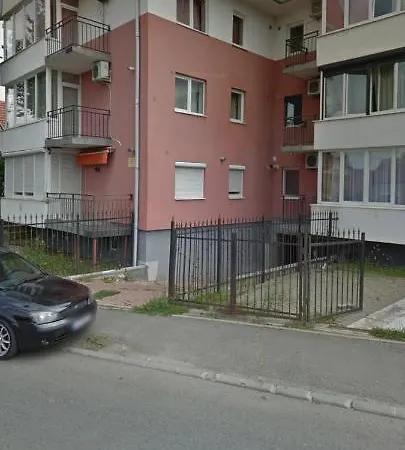 דירה Laura Apartment *