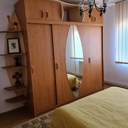 דירה Laura Apartment *
