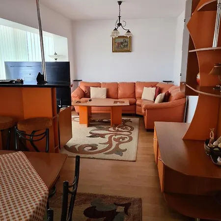 דירה Laura Apartment *
